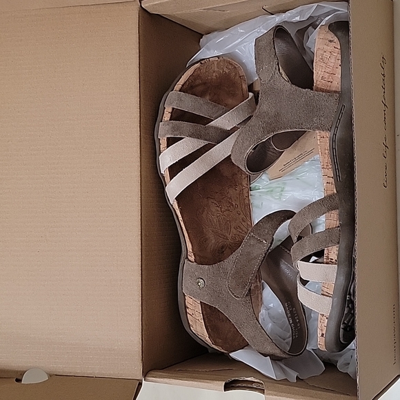 EUC BEARPAW Meri II Strappy Ankle Strap Sandal Size 8 - Picture 4 of 8